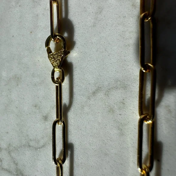 Gold plated paper clip necklace with pave diamonds on clasp - Picture 2 of 3